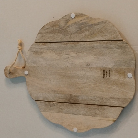 14" Shell-Shaped Wooden Charcuterie Board | Made in India | Coastal Accent - Picture 3 of 4